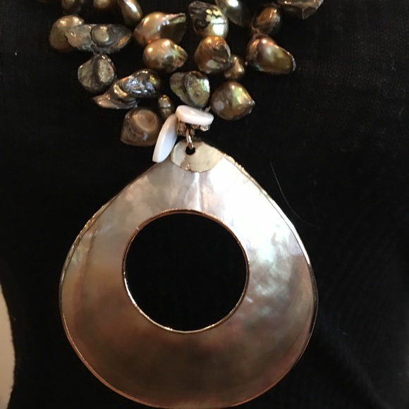 Lacquered Shell Necklace - Picture 4 of 4